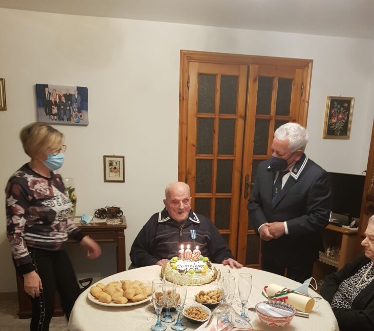 Buon compleanno Paolo Di Carolo: compie 102 anni! Buon compleanno Paolo Di Carolo: compie 102 anni! - Osservatorio Fasano