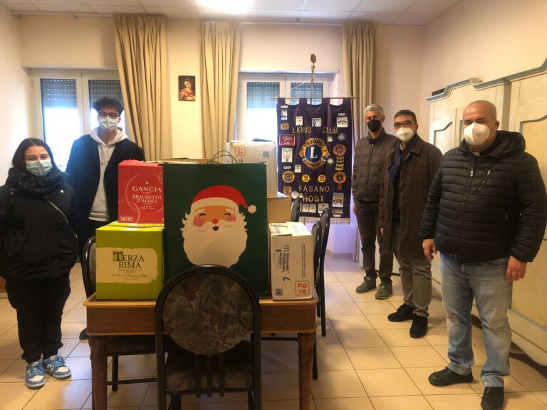 Concluso il service ‘Aggiungi un posto a tavola’ dei Lions e Leo Club Concluso il service 'Aggiungi un posto a tavola' dei Lions e Leo Club - Osservatorio Fasano