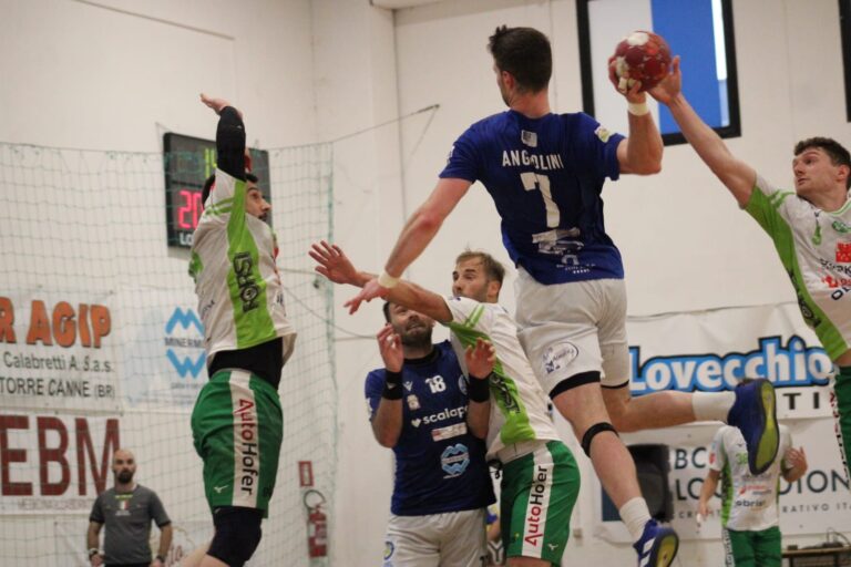 La Junior Fasano batte il Bressanone e vola in finale VIDEO La Junior Fasano batte il Bressanone e vola in finale VIDEO - Osservatorio Fasano