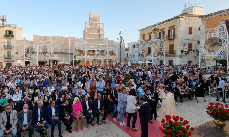Piazza Ciaia rende omaggio a Santa Rita VIDEO Piazza Ciaia rende omaggio a Santa Rita VIDEO - Osservatorio Fasano