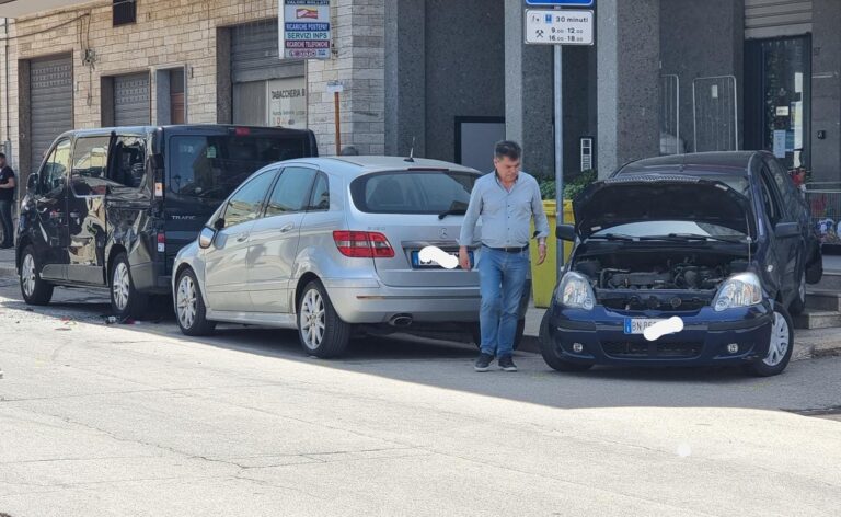 Incidente nel centro di Pezze di Greco: auto si ribalta in Corso Nazionale - Osservatorio Fasano