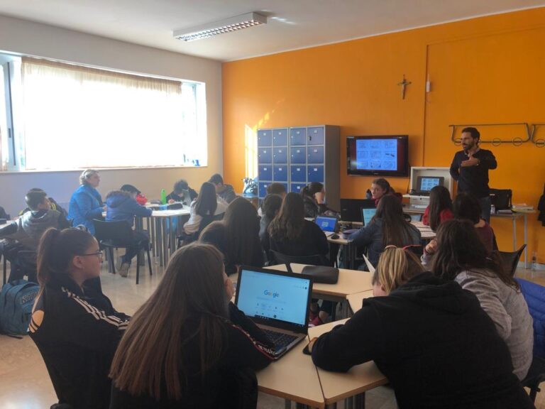 20 diplomati nel corso quadriennale di Grafica e Comunicazione dell’IISS ‘G. Salvemini’ 20 diplomati nel corso quadriennale di Grafica e Comunicazione dell'IISS 'G. Salvemini' - Osservatorio Fasano