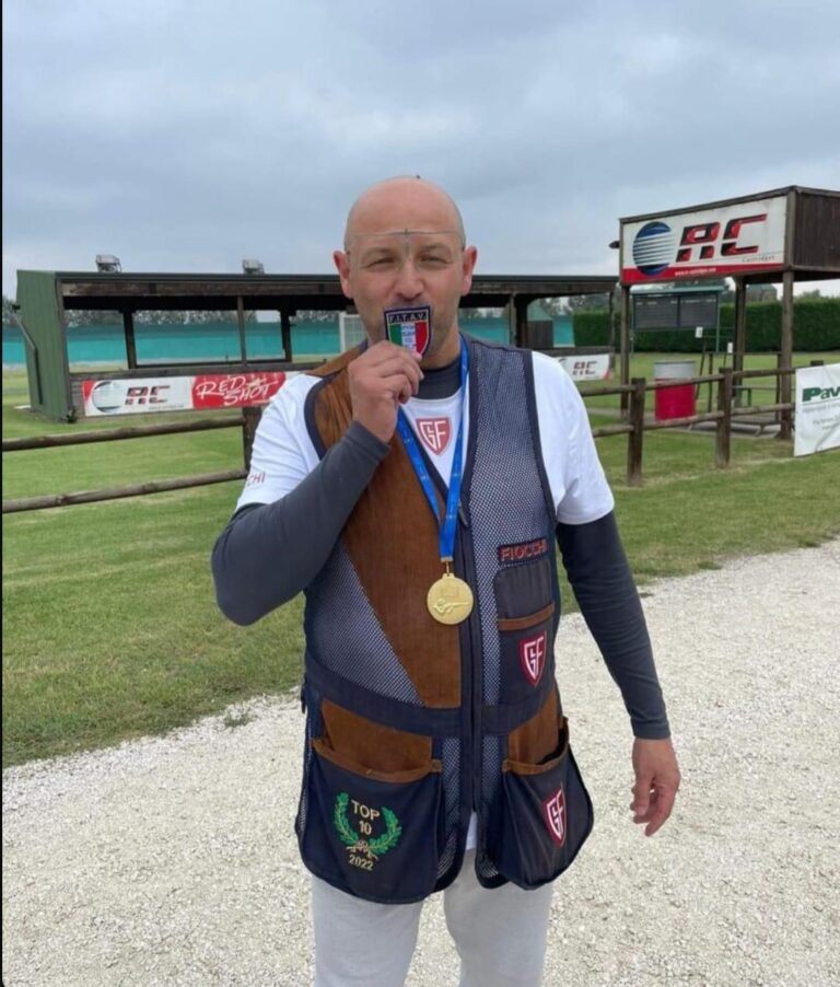 Carlo Vinci e la squadra del TAV Fasano campioni italiani di Fossa Olimpica di Seconda Categoria Carlo Vinci e la squadra del TAV Fasano campioni italiani di Fossa Olimpica di Seconda Categoria - Osservatorio Fasano