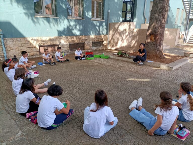 Due classi del 2° Circolo Didattico di Fasano impegnati nel progetto Biodiversità in rete Due classi del 2° Circolo Didattico di Fasano impegnati nel progetto Biodiversità in rete - Osservatorio Fasano
