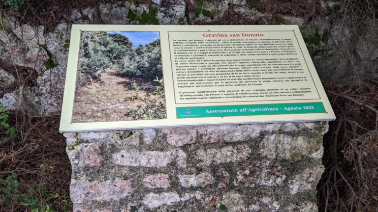 Nuova segnaletica nelle gravine fasanesi - Osservatorio Fasano