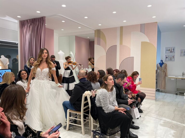 Presentata la nuova collezione Sposa 2023 firmata Carla Caroli Presentata la nuova collezione Sposa 2023 firmata Carla Caroli - Osservatorio Fasano