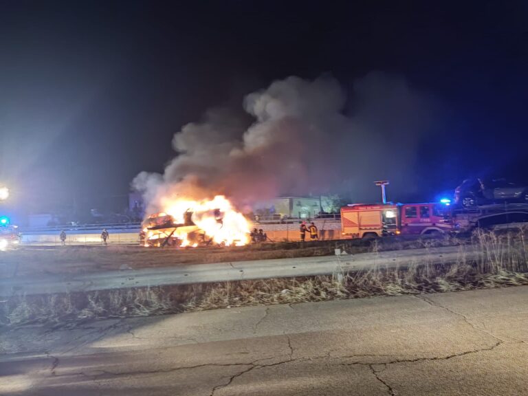 Tir in fiamme sulla SS16 nei pressi di Fasano Tir in fiamme sulla SS16 nei pressi di Fasano - Osservatorio Fasano