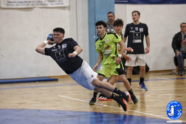 Al Serra il derby biancazzurro - Osservatorio Fasano