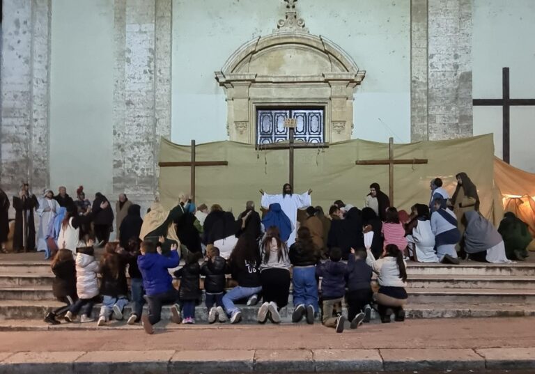 La XVIII Via Crucis dall’associazione culturale “Nuova Aurora” VIDEO - Osservatorio Fasano