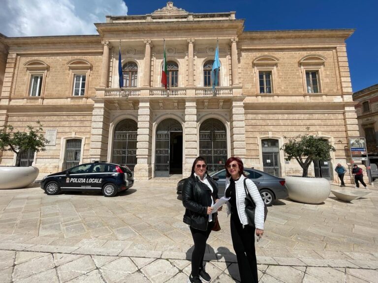 Pista Ciclabile, depositata la raccolta firme. Laura De Mola: “Si apra subito un confronto con i residenti” - Osservatorio Fasano