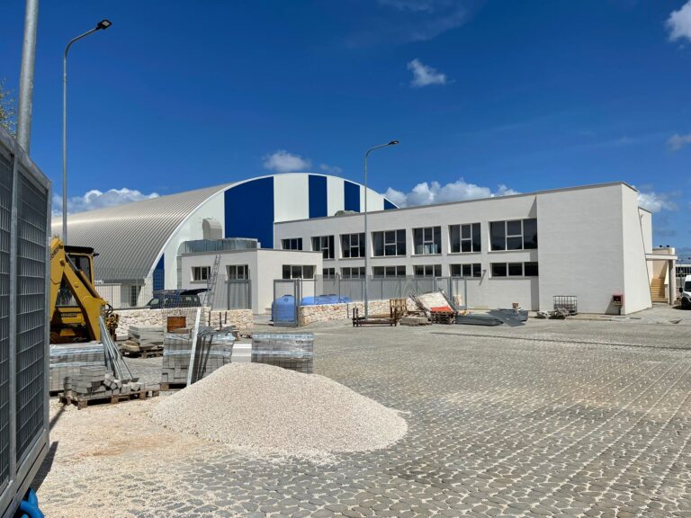 Fratelli d’Italia: Palazzetto, 3 anni di ritardi, e se ne accorgono solo oggi? Fratelli d'Italia: Palazzetto, 3 anni di ritardi, e se ne accorgono solo oggi? - Osservatorio Fasano