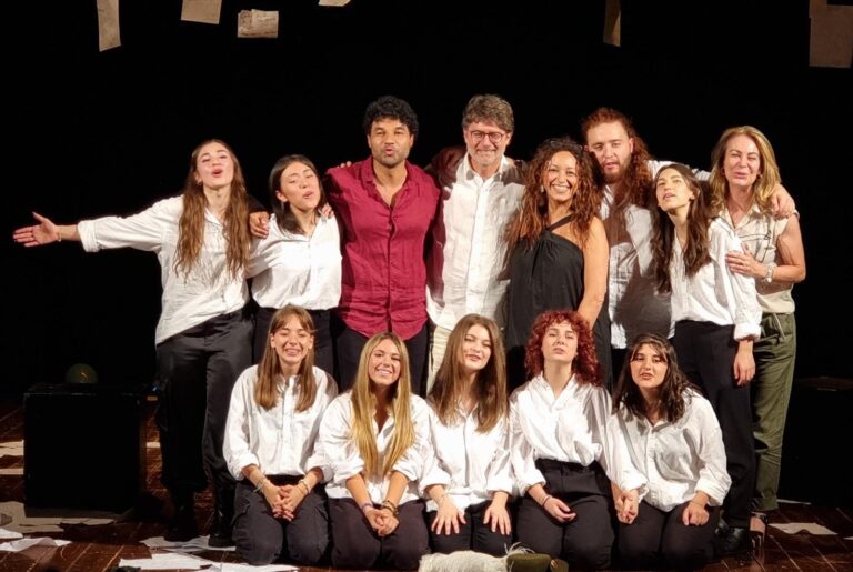 Lode al difetto: questo è stato lo spettacolo “Io sono Cyrano” - Osservatorio Fasano
