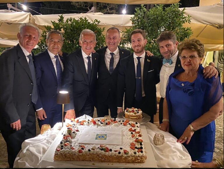 Dalla fusione tra il Lions Club Fasano Host ed il Lions Club Fasano Egnazia nasce il Lions Club Fasano Dalla fusione tra il Lions Club Fasano Host ed il Lions Club Fasano Egnazia nasce il Lions Club Fasano - Osservatorio Fasano
