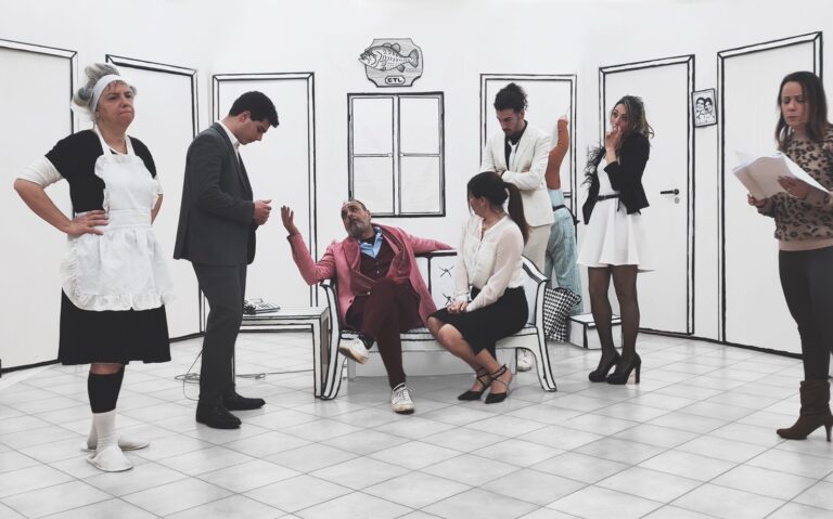 Festival Nazionale di Teatro “Di scena a Fasano”, al Teatro Sociale è in scena la risata con la commedia «Che disastro di spettacolo!» - Osservatorio Fasano