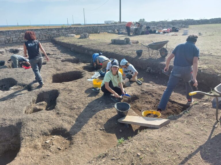 Gli studenti del “da Vinci” scavano a Egnazia Gli studenti del "da Vinci" scavano a Egnazia - Osservatorio Fasano