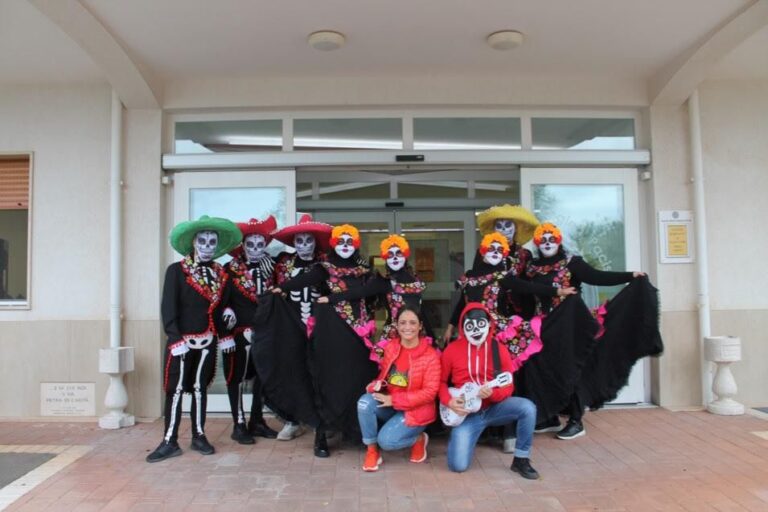 “La banda di Minnie e Topolino” alla casa di riposo Regina Pacis per festeggiare i nonni - Osservatorio Fasano