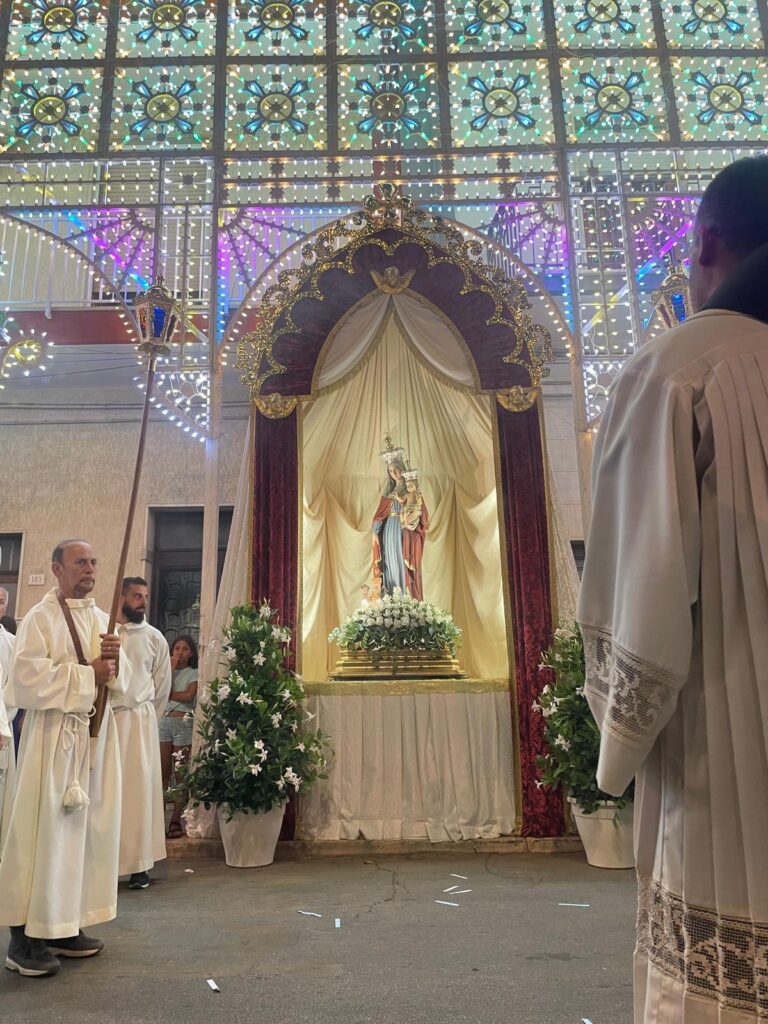 Con l’intronizzazione della Madonna del Pozzo prende il via la festa a Montalbano VIDEO Con l’intronizzazione della Madonna del Pozzo prende il via la festa a Montalbano VIDEO - Osservatorio Fasano