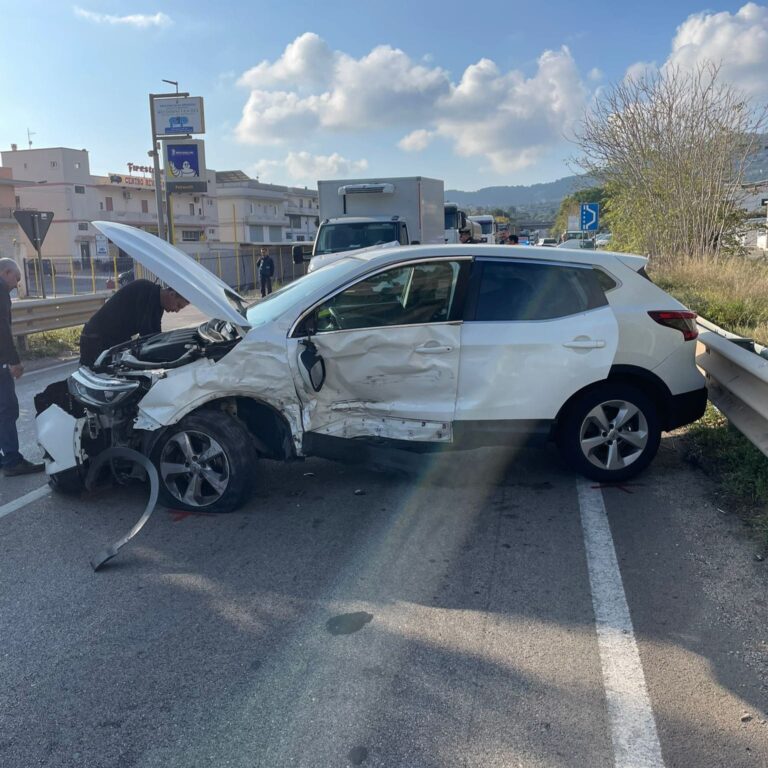 Incidente sulla SS172: coinvolti una vettura e un camion Incidente sulla SS172: coinvolti una vettura e un camion - Osservatorio Fasano