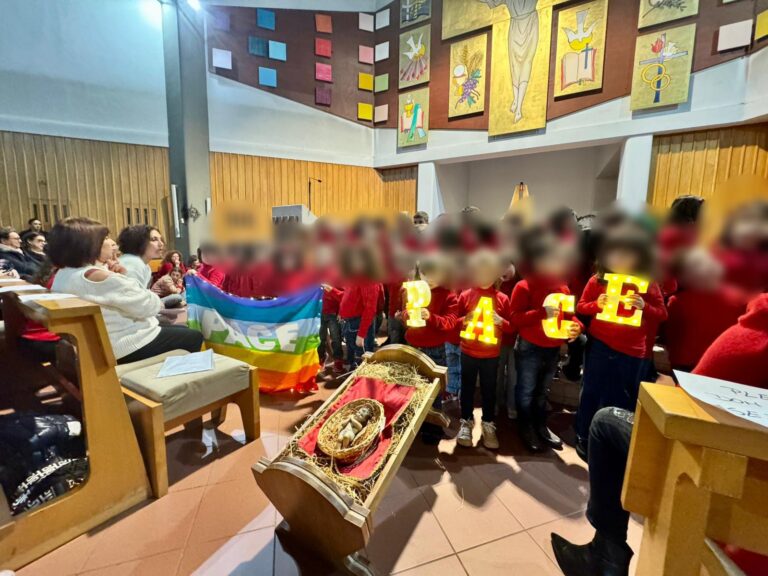 Settimana di magia e armonia natalizia all’Istituto Comprensivo Collodi-Bianco Settimana di magia e armonia natalizia all'Istituto Comprensivo Collodi-Bianco - Osservatorio Fasano