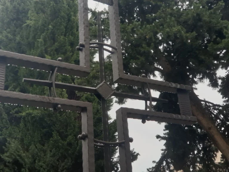 Pezze di Greco: nuova croce del cimitero di Pezze di Greco Pezze di Greco: nuova croce del cimitero di Pezze di Greco - Osservatorio Fasano