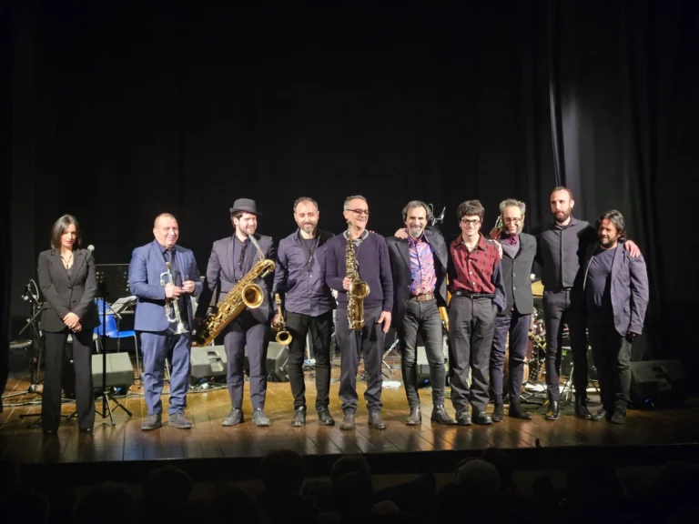 “Oratorio in Jazz” incanta Fasano: un tributo emozionante a Don Tonino Bello VIDEO "Oratorio in Jazz" incanta Fasano: un tributo emozionante a Don Tonino Bello VIDEO - Osservatorio Fasano