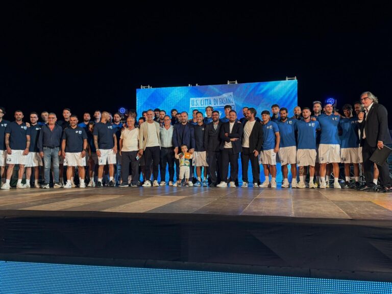 Fasano, che aria! Presentata la nuova stagione calcistica in un “Curlo” da sold out - Osservatorio Fasano