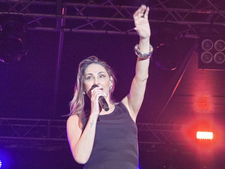 Il concerto di Anna Tatangelo in piazza XX Settembre ha chiuso la festa di Pezze VIDEO - Osservatorio Fasano