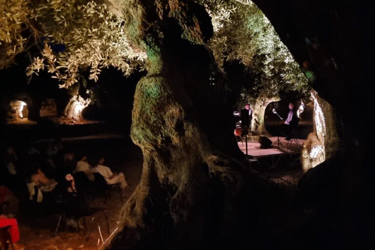 Le poesie di Claudio Damiani chiudono la rassegna ‘L’Antico Richiamo’ di Fasanomusica VIDEO Le poesie di Claudio Damiani chiudono la rassegna 'L'Antico Richiamo' di Fasanomusica VIDEO - Osservatorio Fasano