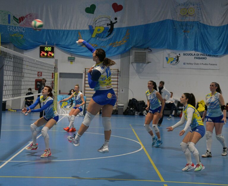Il Volley Club Il Podio travolge il Dannunziana Pescara e continua la sua scalata al terzo posto Il Volley Club Il Podio travolge il Dannunziana Pescara e continua la sua scalata al terzo posto - Osservatorio Fasano