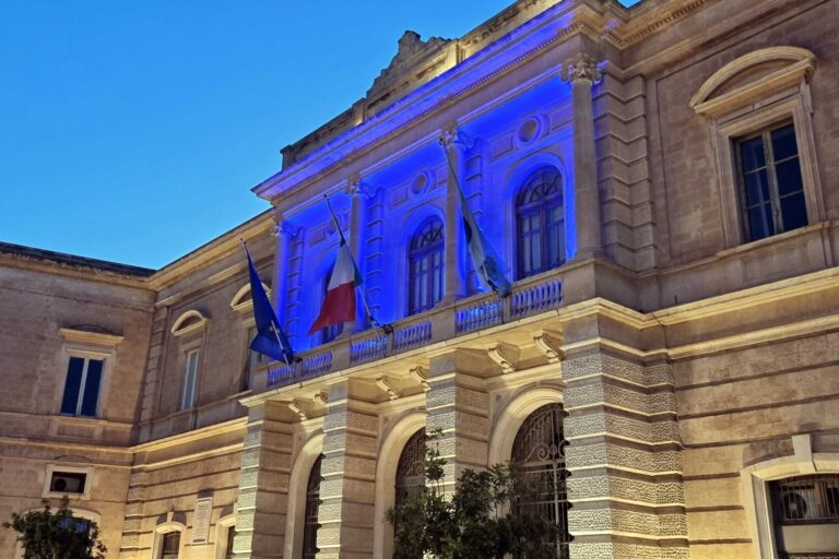 Giornata mondiale della consapevolezza sull’autismo, Palazzo di Città si illumina di blu Giornata mondiale della consapevolezza sull’autismo, Palazzo di Città si illumina di blu - Osservatorio Fasano