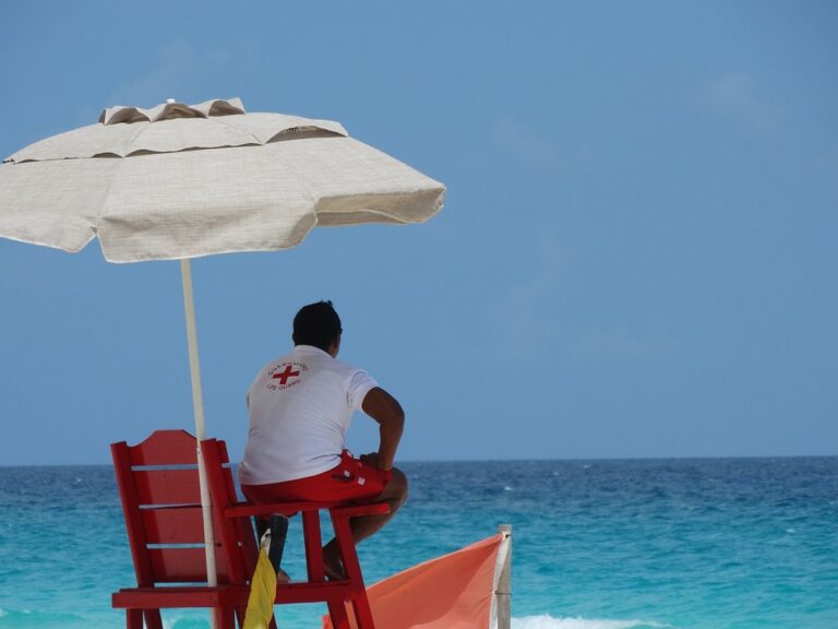 Torre Canne: tra assembramenti e scarso distanziamento sociale, un elogio per l’attività di salvataggio dei bagnini di lido Eden Torre Canne: tra assembramenti e scarso distanziamento sociale, un elogio per l'attività di salvataggio dei bagnini di lido Eden - Osservatorio Fasano