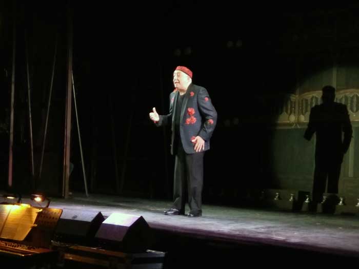 Peppe Barra e il teatro d’antan al Minareto Peppe Barra e il teatro d'antan al Minareto - Osservatorio Fasano