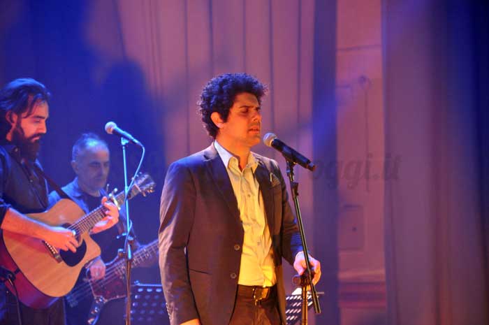 Gianmarco Carroccia in concerto in piazza Ciaia Gianmarco Carroccia in concerto in piazza Ciaia - Osservatorio Fasano