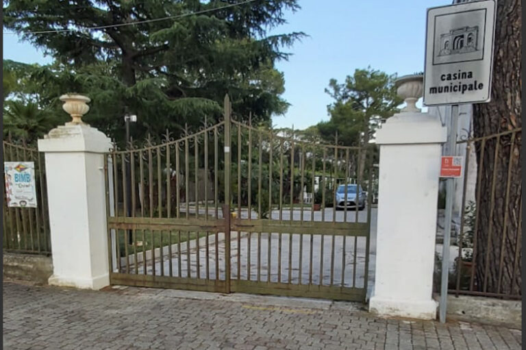 Lettera di un papà: Il parco giochi della Casina è chiuso per tutti? Lettera di un papà: Il parco giochi della Casina è chiuso per tutti? - Osservatorio Fasano