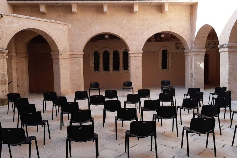 Incontro coi dirigenti scolastici: si potranno seguire in diretta Facebook Incontro coi dirigenti scolastici: si potranno seguire in diretta Facebook - Osservatorio Fasano