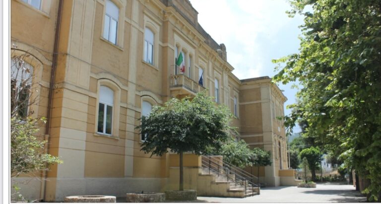 Scuole, il 13 giugno al via il restauro della «Collodi»: presentato alle famiglie il cronoprogramma dei lavori di riqualificazione Scuole, il 13 giugno al via il restauro della «Collodi»: presentato alle famiglie il cronoprogramma dei lavori di riqualificazione - Osservatorio Fasano