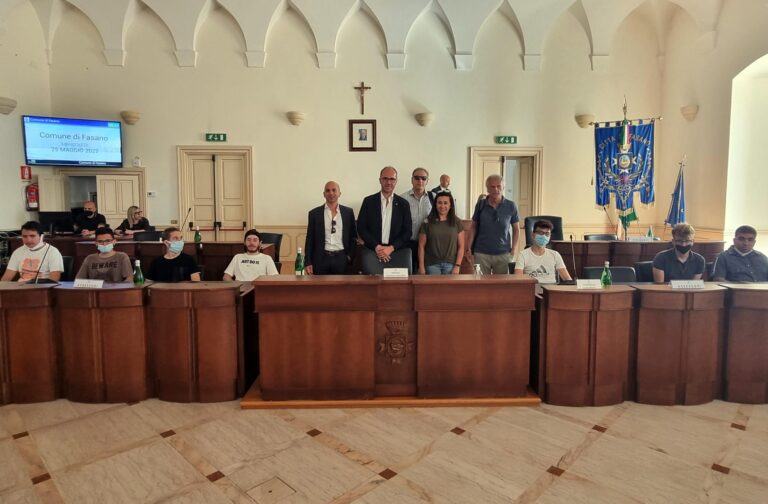 Progetto Educazione Civica: Gli alunni dell’IPSIA in Consiglio Comunale VIDEO Progetto Educazione Civica: Gli alunni dell’IPSIA in Consiglio Comunale VIDEO - Osservatorio Fasano