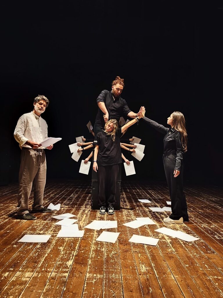 «Io sono Cyrano», i giovani allievi del progetto FuTUra debuttano al Teatro Sociale con l’opera di Edmond Rostand «Io sono Cyrano», i giovani allievi del progetto FuTUra debuttano al Teatro Sociale con l’opera di Edmond Rostand - Osservatorio Fasano