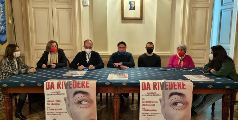 Presentato ‘Da Rivedere’, lo show comico di Giulio Sassanelli Presentato 'Da Rivedere', lo show comico di Giulio Sassanelli - Osservatorio Fasano