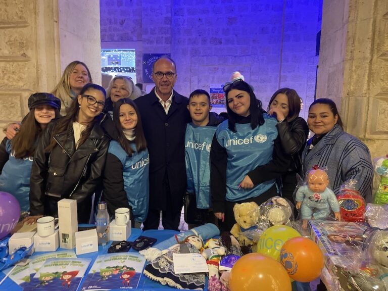 Il professionale Leonardo da Vinci per Unicef alla Notte Bianca dei Bambini. Il professionale Leonardo da Vinci per Unicef alla Notte Bianca dei Bambini. - Osservatorio Fasano