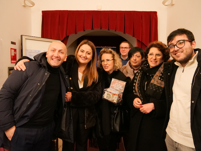 Impianto Marketing e Ray Edizioni sostengono il CAV di Fasano con lo spettacolo “Lacrime di donna” Impianto Marketing e Ray Edizioni sostengono il CAV di Fasano con lo spettacolo “Lacrime di donna” - Osservatorio Fasano