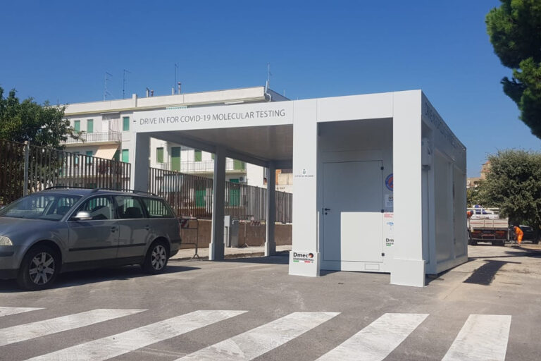 Covid drive-in, Amati: ‘Due altre postazioni a San Pietro e Fasano gestite dalla Difesa in operazione ‘gea” Covid drive-in, Amati: 'Due altre postazioni a San Pietro e Fasano gestite dalla Difesa in operazione 'gea'' - Osservatorio Fasano