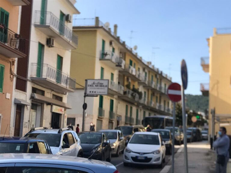 Drive-in Covid: traffico bloccato in via fratelli Rosselli - Osservatorio Fasano