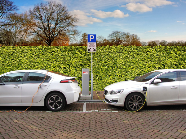 L’elettrico supera diesel e benzina: ecco cosa sapere su ricarica e colonnine L'elettrico supera diesel e benzina: ecco cosa sapere su ricarica e colonnine - Osservatorio Fasano