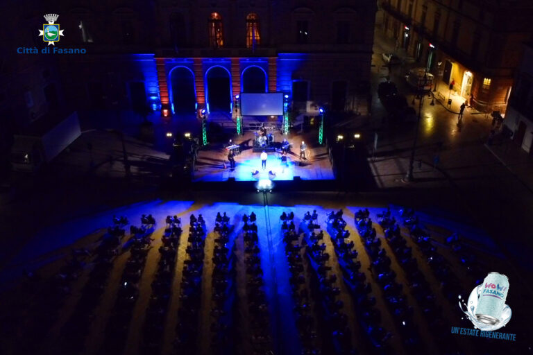 WOW! Fasano: Conclusa con il Canzoniere Grecanico Salentino la prima settimana di concerti Fasanomusica in Piazza Ciaia - Osservatorio Fasano
