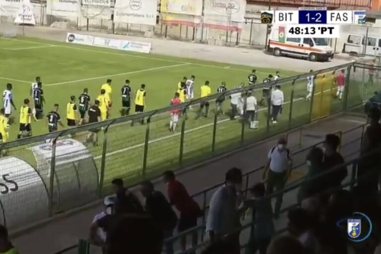 Bitonto-Fasano, biancazzurri aggrediti negli spogliatoi a fine primo tempo: ‘Siete venuti a fare i fenomeni’. Questo non è sport. Bitonto-Fasano, biancazzurri aggrediti negli spogliatoi a fine primo tempo: 'Siete venuti a fare i fenomeni'. Questo non è sport. - Osservatorio Fasano
