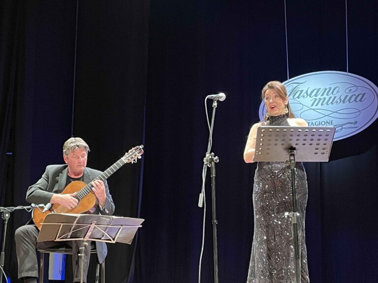 Il duo Guitare à l’Opera al Teatro Sociale Il duo Guitare à l’Opera al Teatro Sociale - Osservatorio Fasano