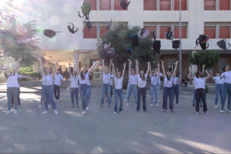 Il Flash Mob del 'da Vinci' che saluta l'anno scolastico VIDEO - Osservatorio Fasano