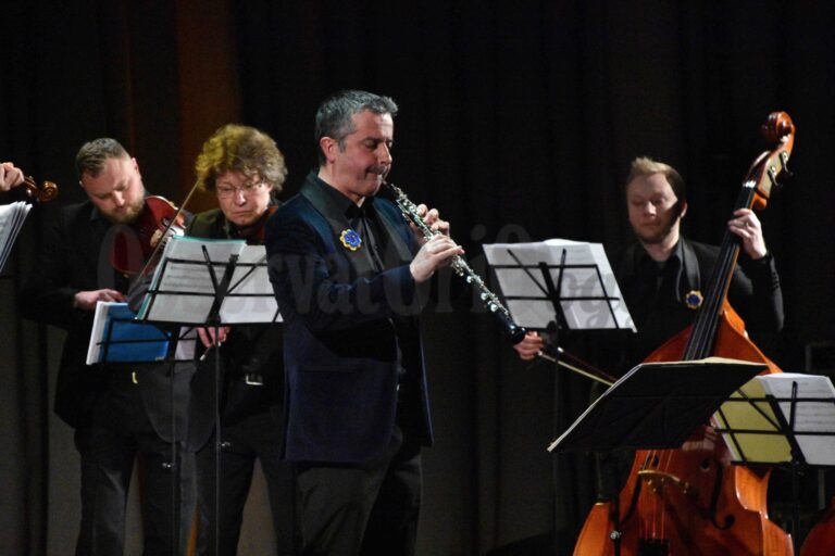 La Kyiv Soloists, National chamber ensemble combatte la guerra che sta lacerando l'Ucraina con le note musicali - Osservatorio Fasano
