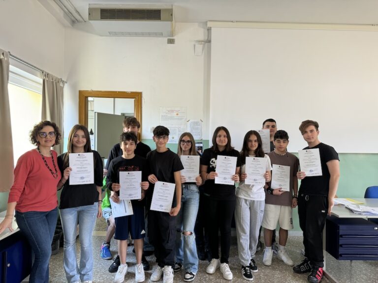 Dante Alighieri ETS: consegna attestati del progetto “Digitando la Coesione Culturale” alla scuola “G. Bianco – G. Pascoli” di Fasano Dante Alighieri ETS: consegna attestati del progetto “Digitando la Coesione Culturale” alla scuola “G. Bianco - G. Pascoli” di Fasano - Osservatorio Fasano